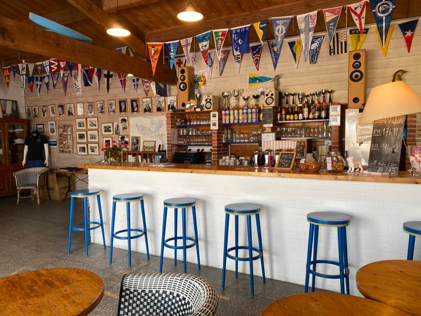 bar